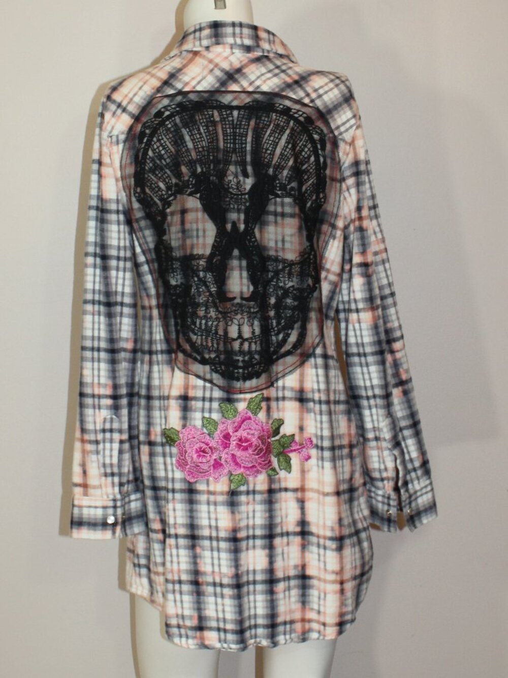 The Nu Vintage women's  Blouse Plaid Shirt Back scull Rose Patch Cotton Size M